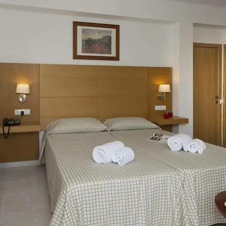 Hostel Elegance Playa Arenal Ii
