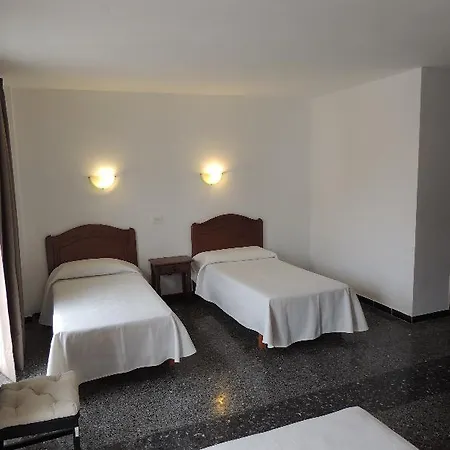 אכסניה Elegance Playa Arenal Ii *