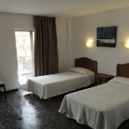 אכסניה Elegance Playa Arenal Ii *